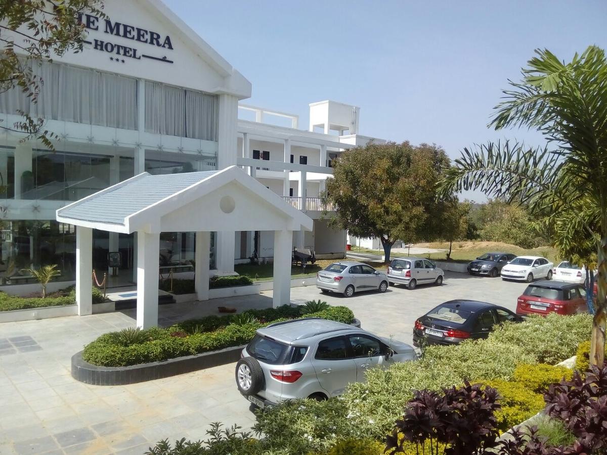 The Meera Hotel Derol Kültér fotó