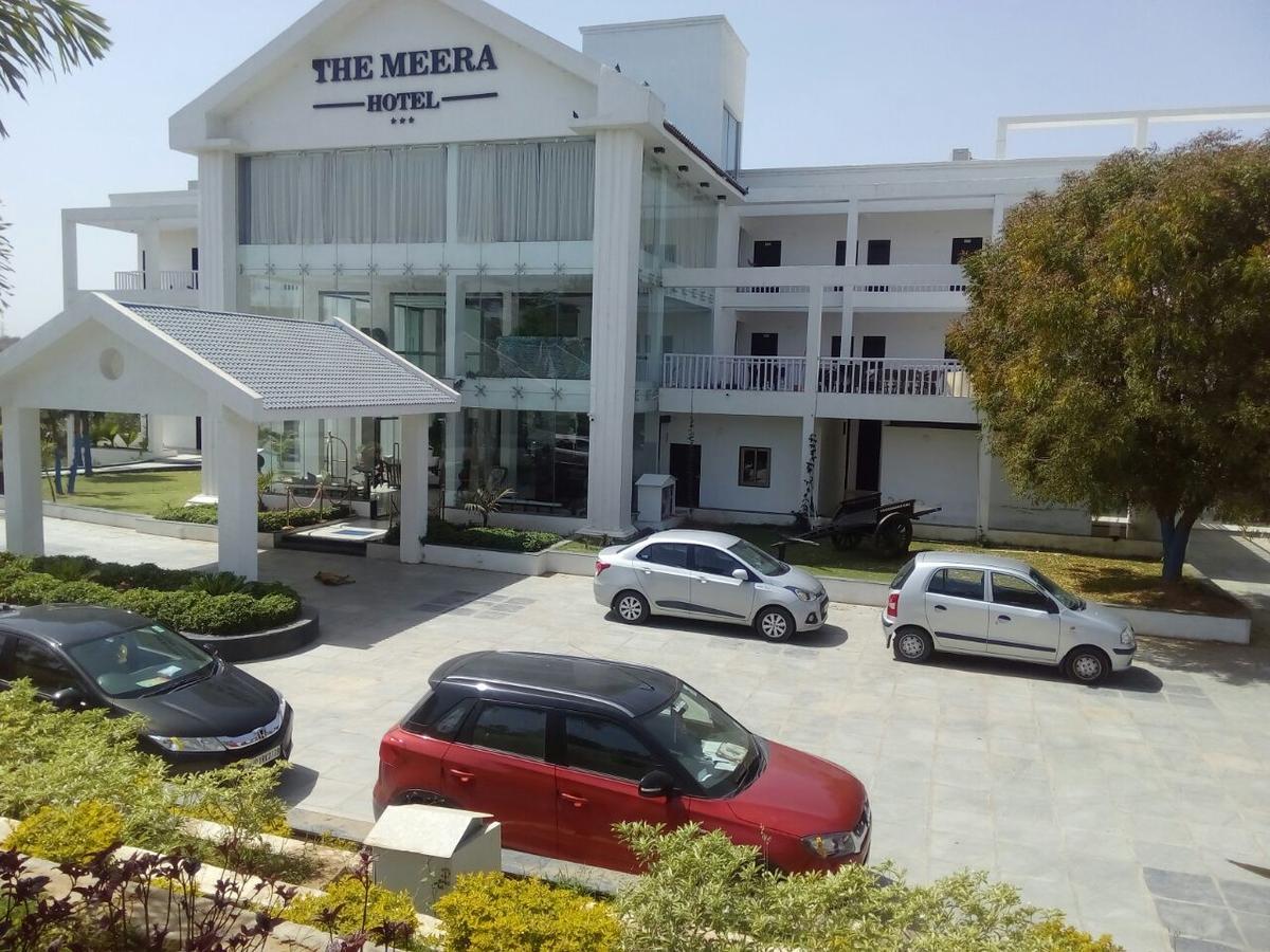 The Meera Hotel Derol Kültér fotó